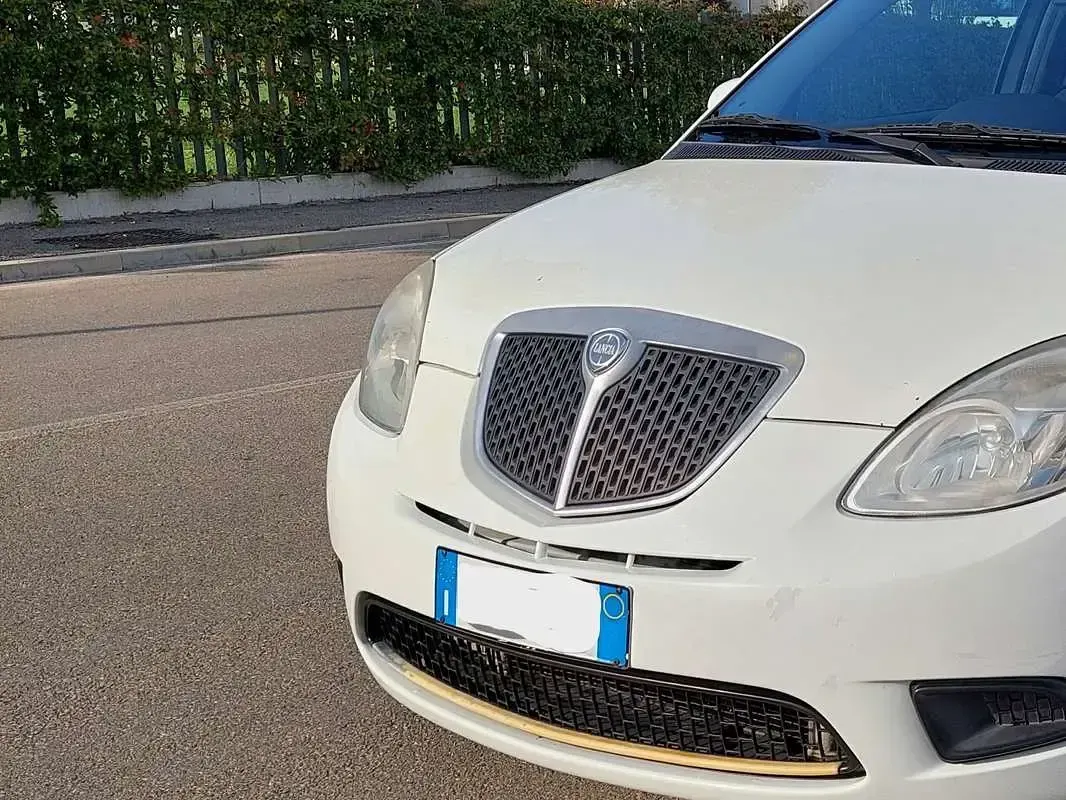 Begagnad Lancia Ypsilon 77 HK (56 kW) 2009 Vit Halvkombi