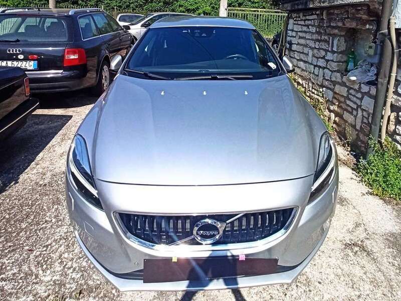 Usata Volvo V40 152 CV (111 kW) 2017 Argento Station wagon