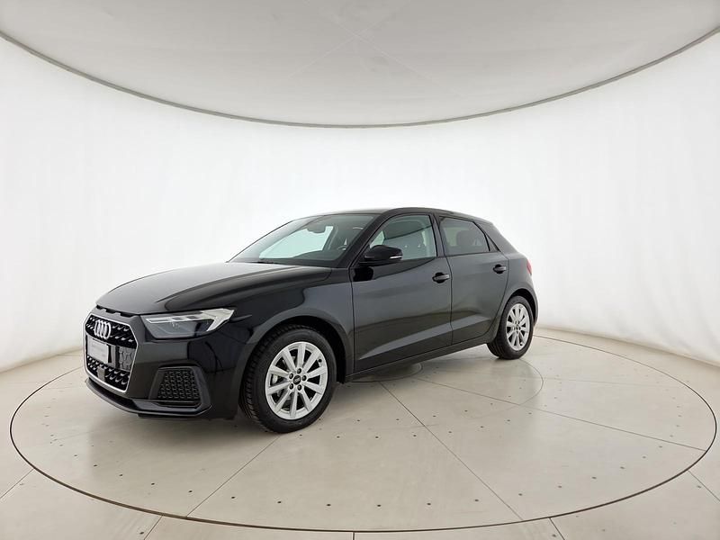 Nero mito metallizzato Usata 2025 Audi A1 Sportback Admired Due volumi | 26.500 € (Buon prezzo) - Immagine 1/4