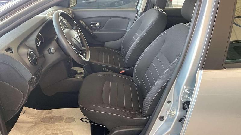 Usata Dacia Sandero Comfort 101 CV (74 kW) 2020 Argento Berlina