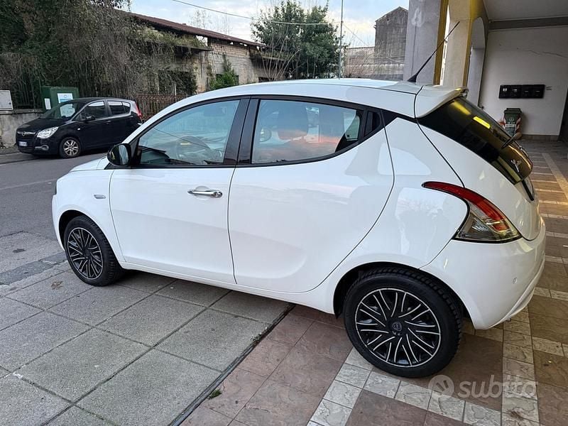 Usata Lancia Ypsilon S 95 CV (69 kW) 2018 Bianco Utilitaria