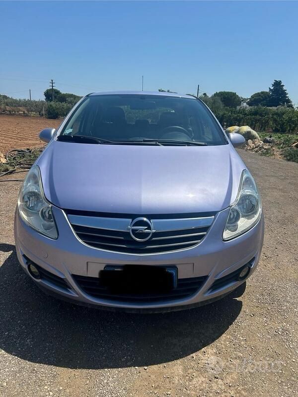 Usata Opel Corsa Club 80 CV (58 kW) 2007 Viola Berlina