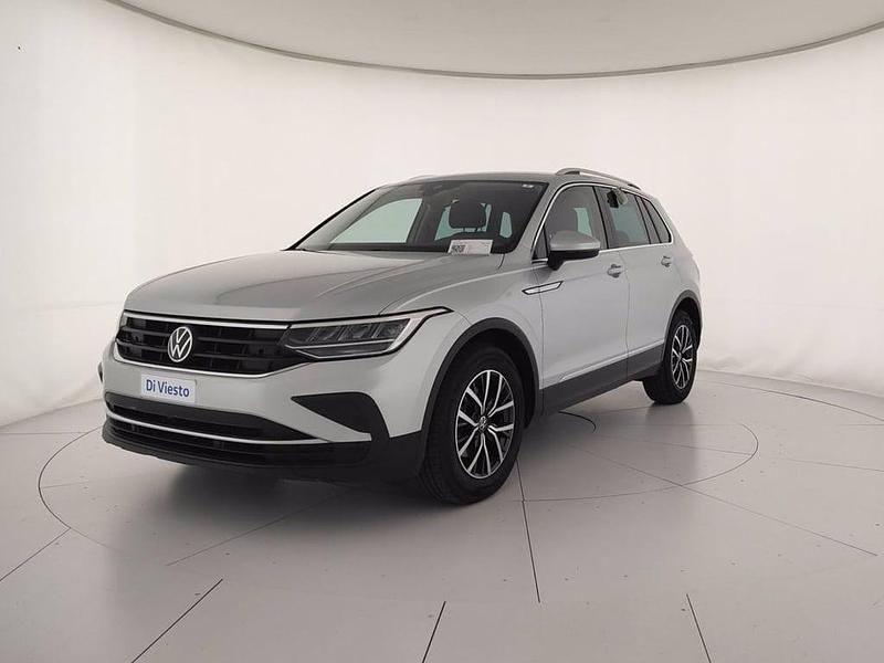 Usata VW Tiguan Life 122 CV (89 kW) 2023 Reflex silver metallizzato SUV