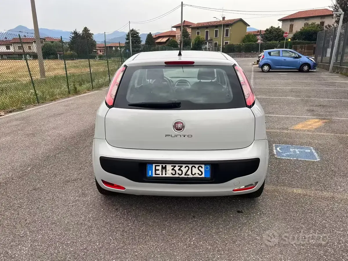 Usata Fiat Grande Punto S 69 CV (50 kW) 2012 Bianco Utilitaria