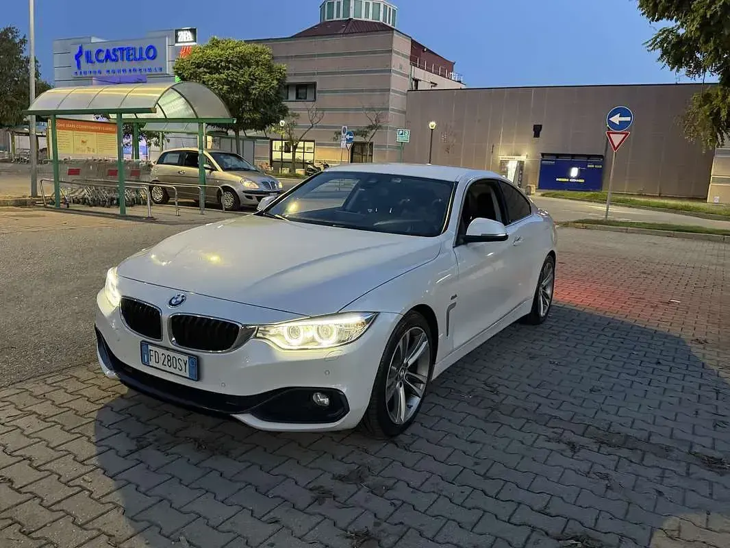 Usata BMW 420 Coupé Sport Line 190 CV (139 kW) 2016 Bianco Coupé