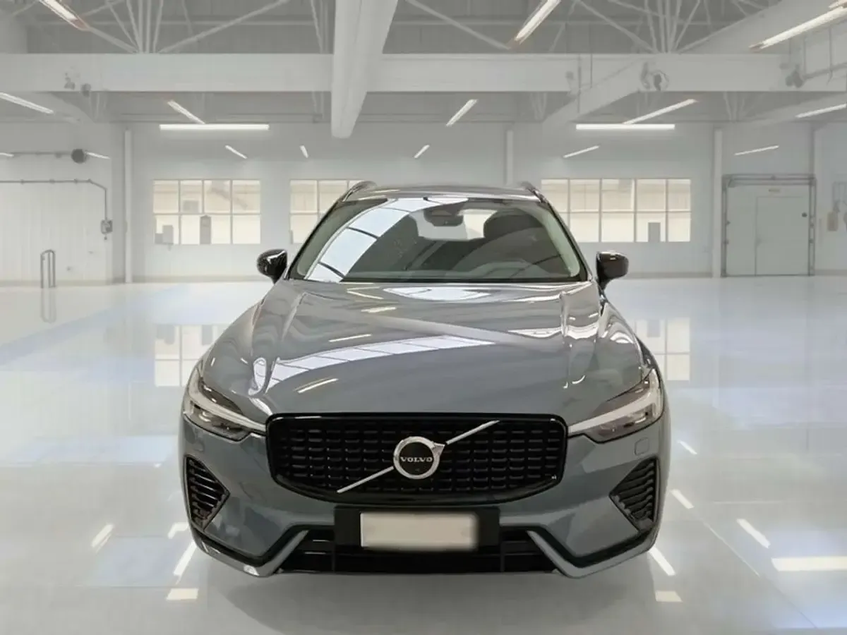 Usata Volvo XC60 Plus 253 CV (186 kW) 2023 Grigio SUV