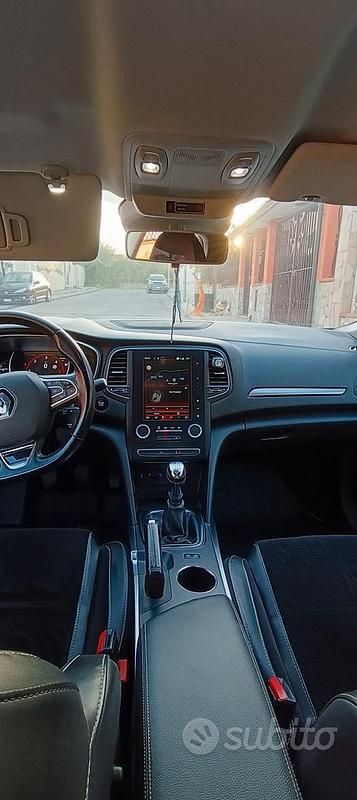 Grigio Usata 2017 Renault Mégane IV Tre volumi | 10.900 € (Buon prezzo) - Immagine 1/4