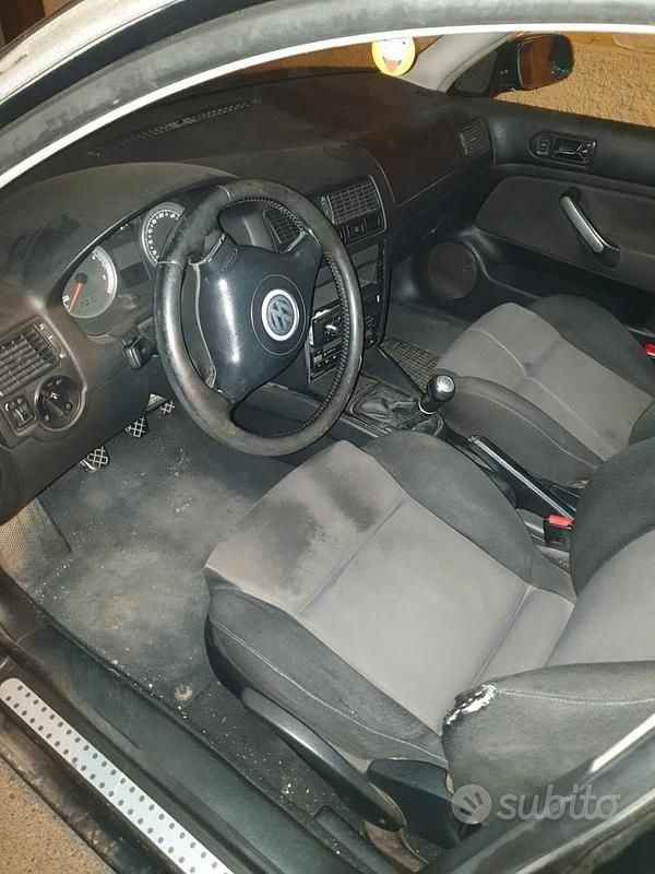 Usata VW Golf IV 101 CV (74 kW) 2001 Utilitaria