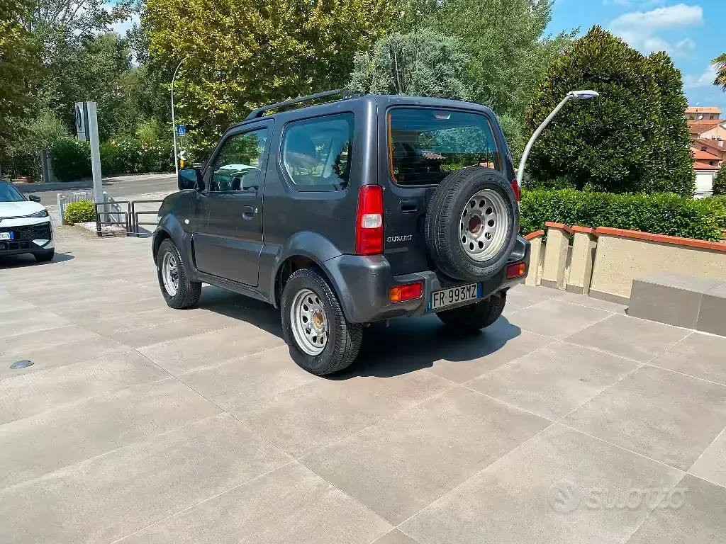 Usata Suzuki Jimny 84 CV (61 kW) 2013 Grigio SUV