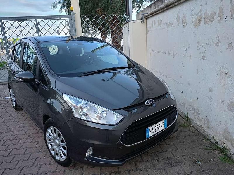 Begagnad Ford B-MAX 75 HK (55 kW) 2015 Minibuss