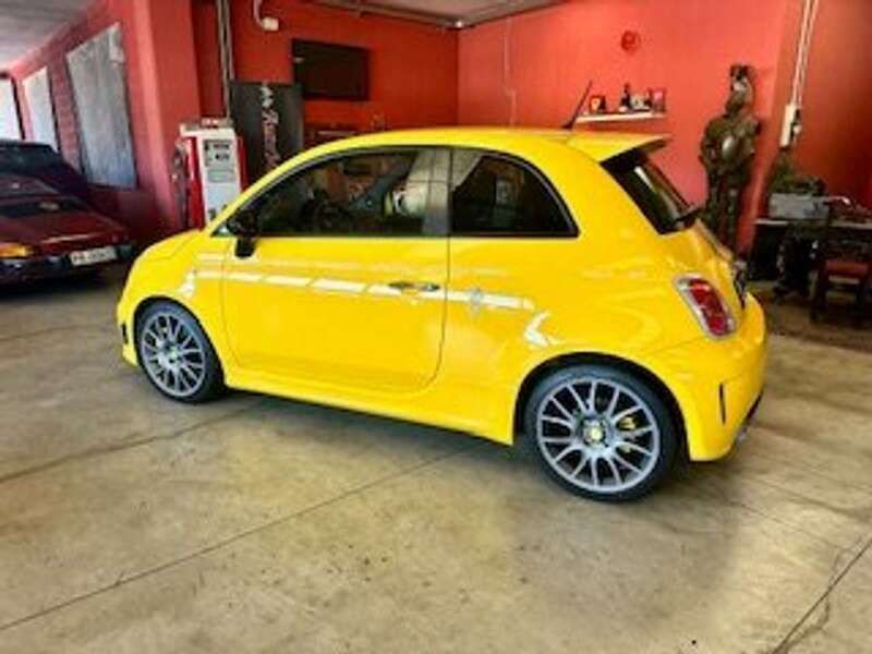 Usata Abarth 695 179 CV (131 kW) 2011 Giallo Utilitaria