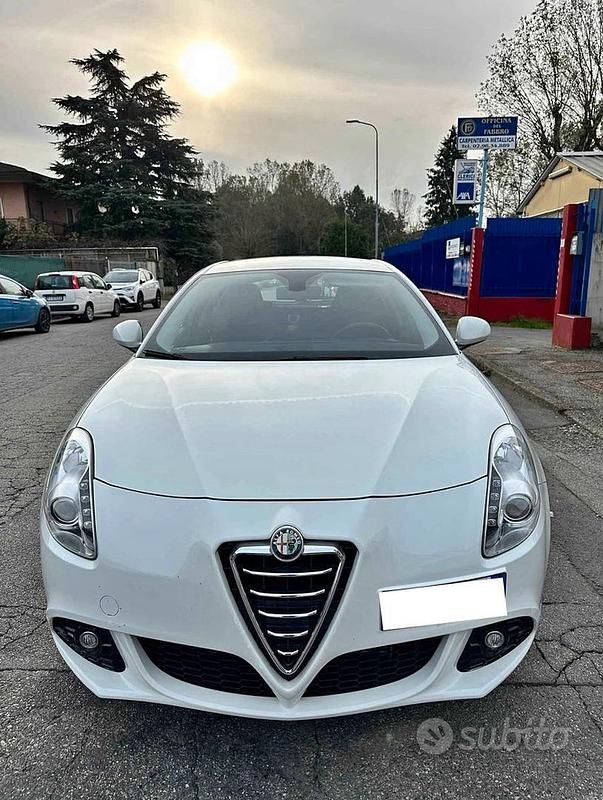 Usata 2013 Alfa Romeo Giulietta Tre volumi | 7800 € (Buon prezzo) - Immagine 1/4