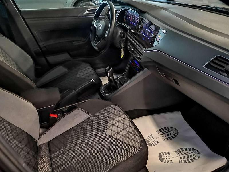 Usata VW Taigo R-line 110 CV (80 kW) 2022 Smoky grey metallizzato deep b SUV