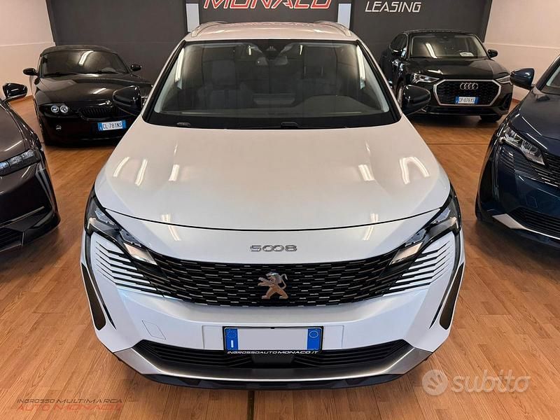Usata Peugeot 5008 Allure 131 CV (96 kW) 2022 Bianco SUV