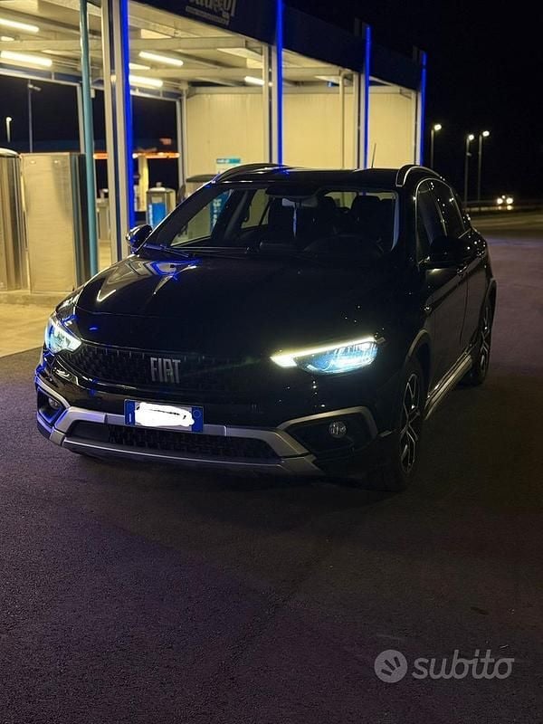 Usata Fiat Tipo Cross 101 CV (74 kW) 2021 Nero Berlina