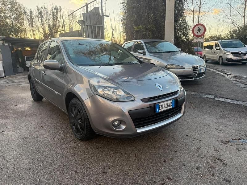 Usata Renault Clio IV Dynamique 74 CV (54 kW) 2012 Grigio Berlina