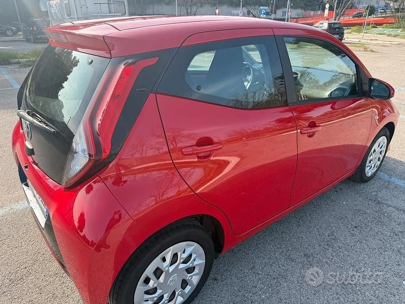 Usata Toyota Aygo Cool 72 CV (52 kW) 2021 Utilitaria