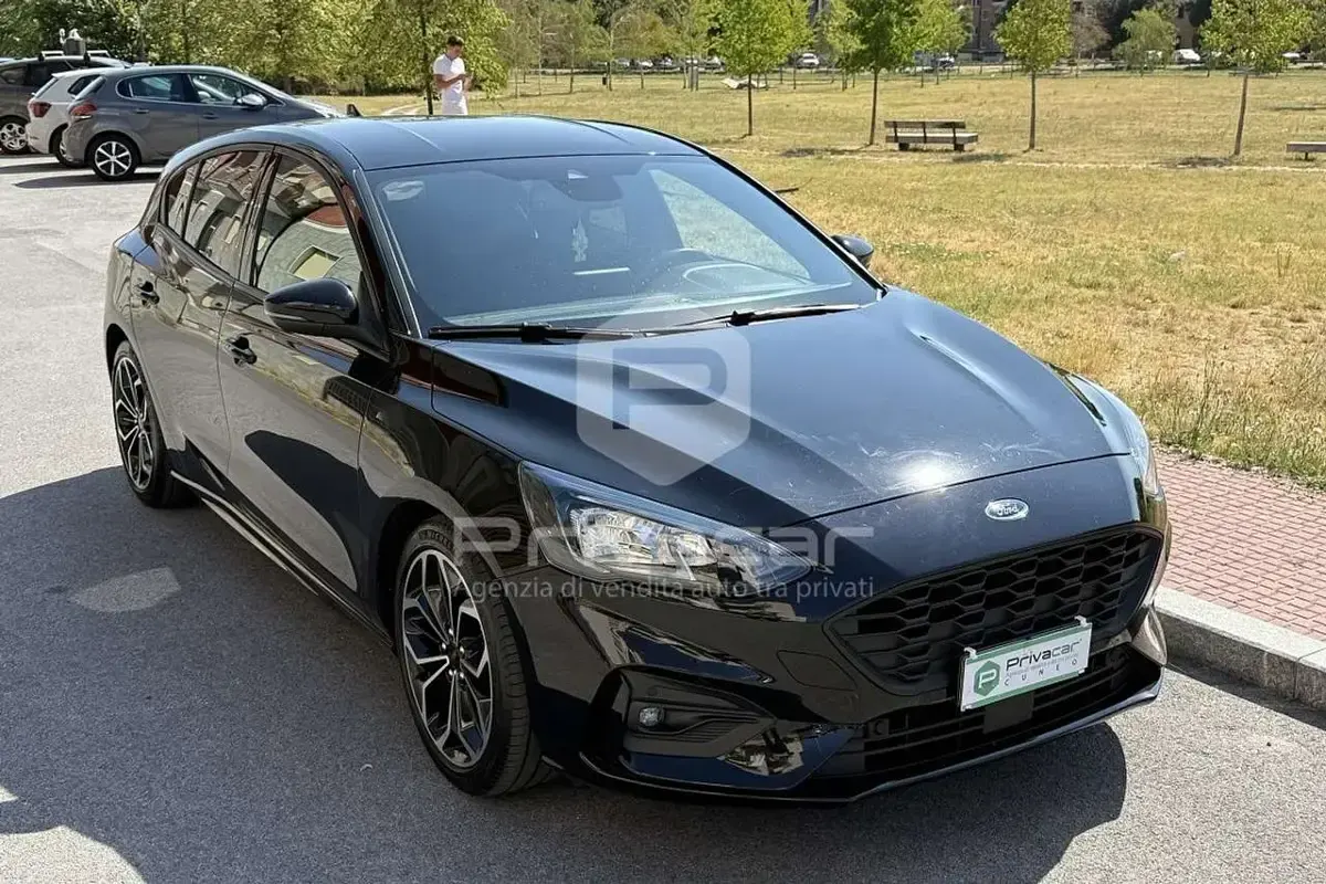 Usata Ford Focus ST-Line 125 CV (91 kW) 2020 Nero Utilitaria