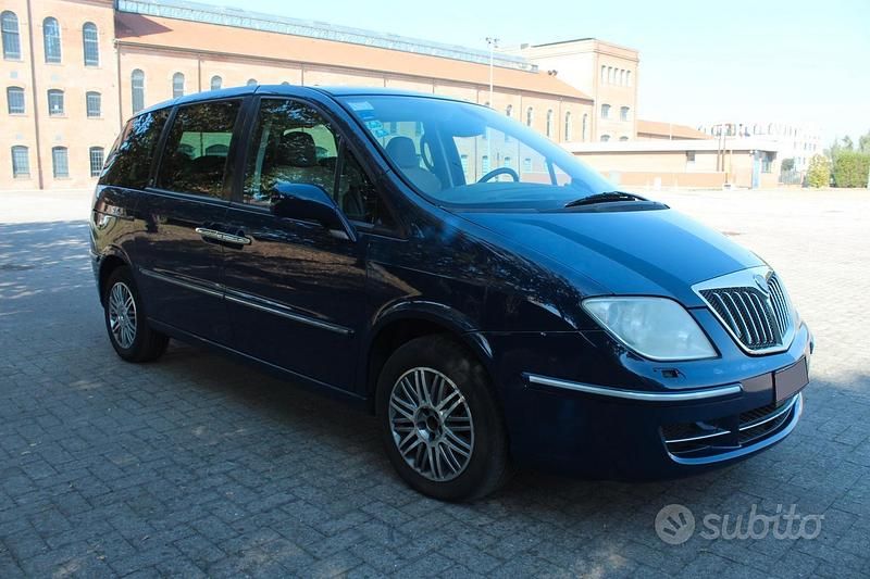 Blu Usata 2008 Lancia Phedra Monovolume | 3500 € (Buon prezzo) - Immagine 1/4