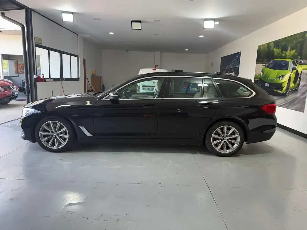 Usata BMW 530 Luxury Line 249 CV (183 kW) 2020 Nero Station wagon
