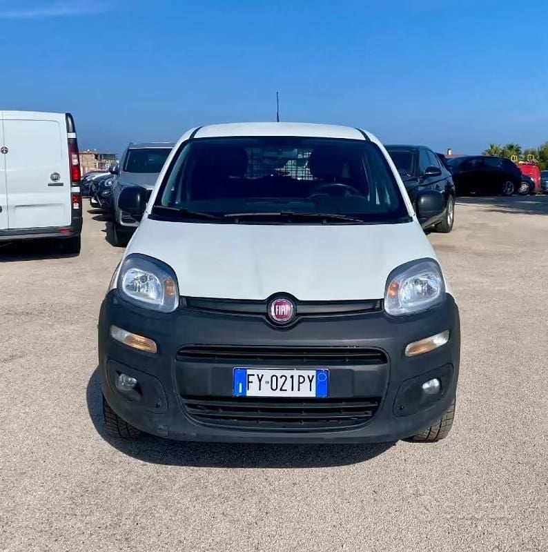 Usata Fiat Panda 4x4 S 86 CV (63 kW) 2019 Bianco Utilitaria