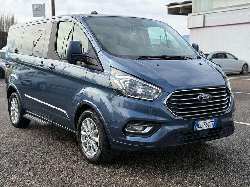 Usata Ford Tourneo Titanium 150 CV (110 kW) 2022 Blu Monovolume
