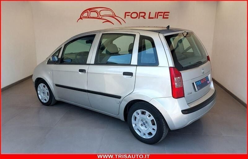Usata Fiat Idea Dynamic 95 CV (69 kW) 2005 Grigio chiaro Monovolume