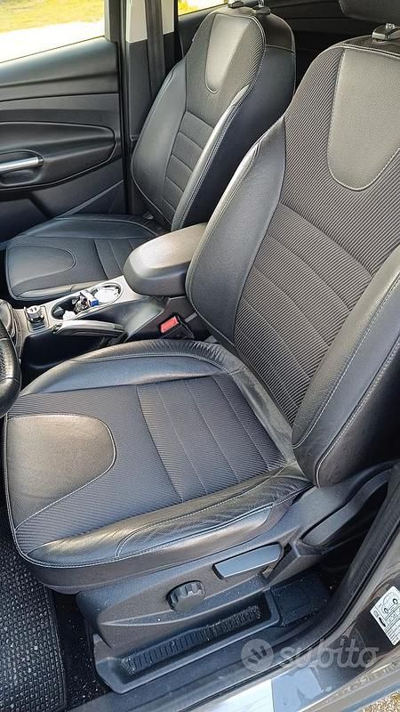 Usata Ford Kuga 120 CV (88 kW) 2015 Grigio SUV