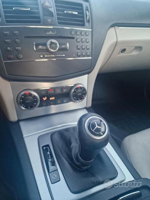 Usata Mercedes C220 Avantgarde 170 CV (125 kW) 2009 Nero Berlina