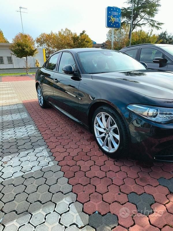 Usata Alfa Romeo Giulia 160 CV (117 kW) 2019 Nero Berlina