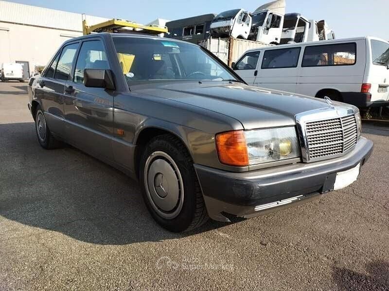 Usata Mercedes 190 122 CV (89 kW) 1990 Gray Berlina