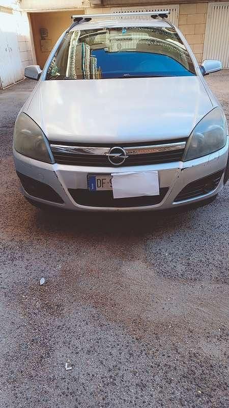 Usata Opel Astra Club 105 CV (77 kW) 2007 Argento Station wagon