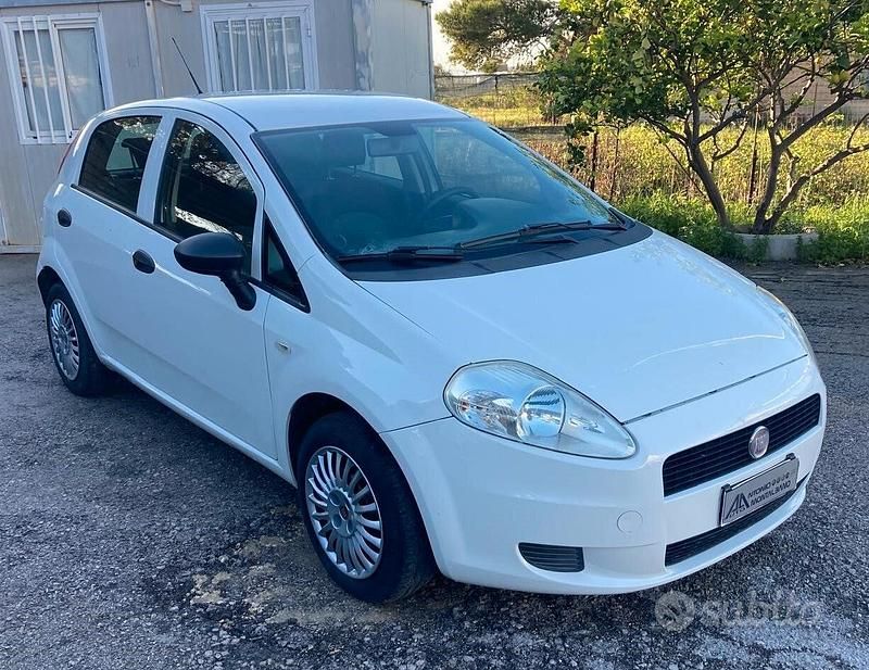 Usata Fiat Grande Punto S 75 CV (55 kW) 2011 Bianco Utilitaria