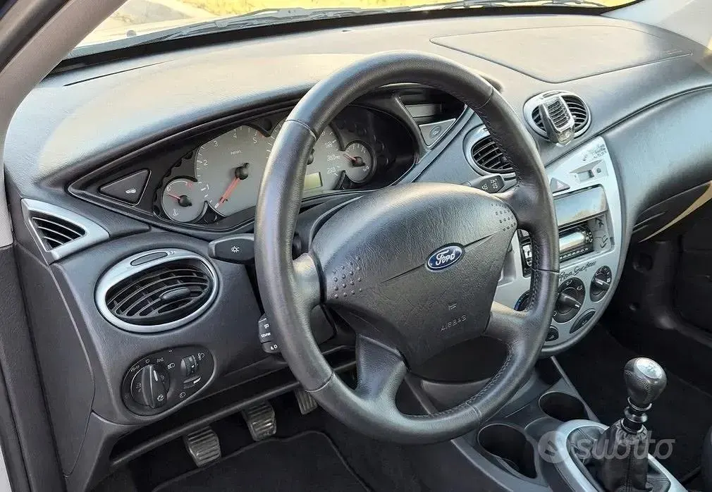 Usata Ford Focus 116 CV (85 kW) 2002 Grigio Berlina