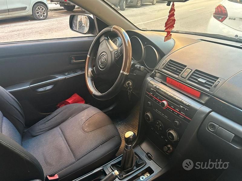 Begagnad Mazda 3 109 HK (80 kW) 2005 Grå Sedan
