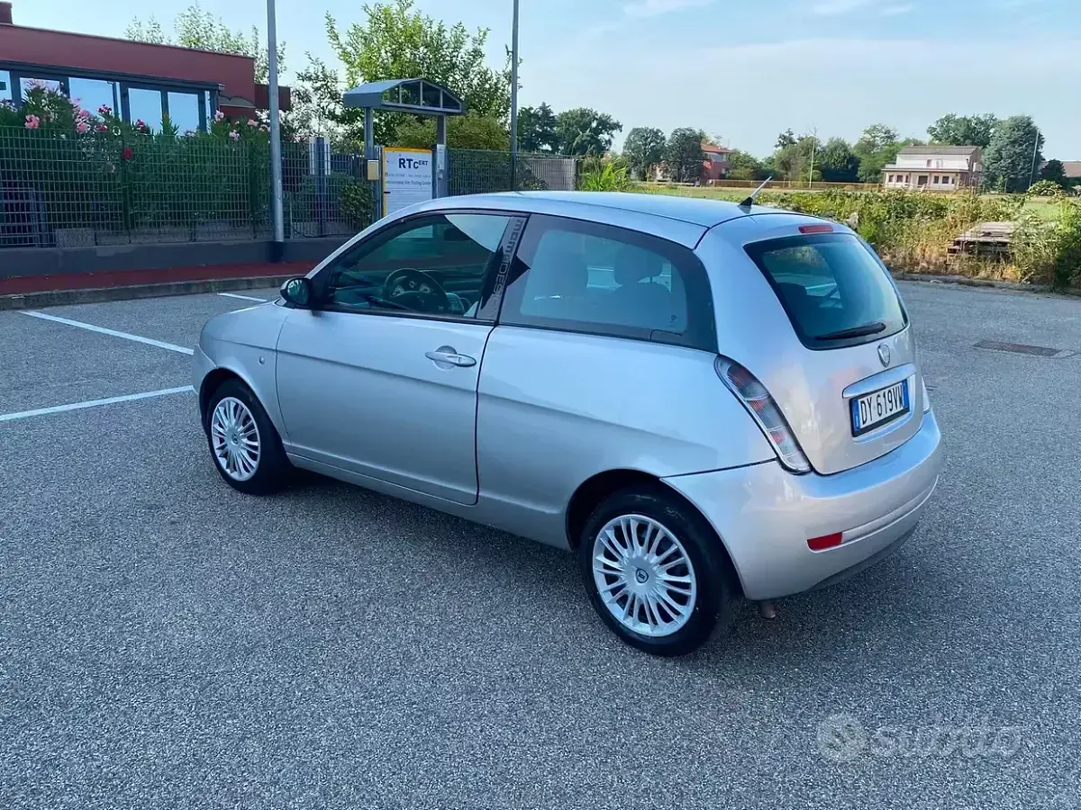 Usata Lancia Ypsilon 60 CV (44 kW) 2009 Grigio Utilitaria