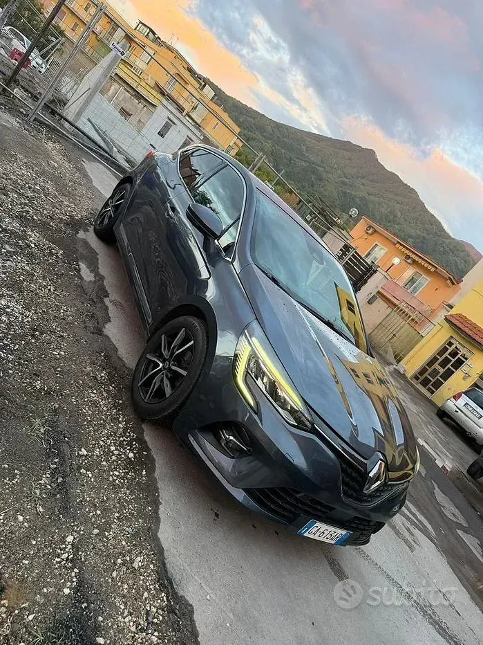 Usata Renault Clio V 101 CV (74 kW) 2020 Grigio Berlina