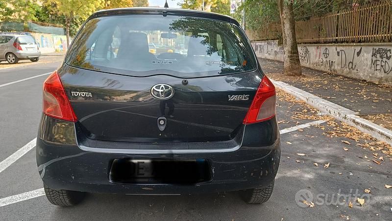 Usata Toyota Yaris Sol 87 CV (63 kW) 2006 Nero Utilitaria