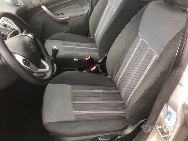 Usata Ford Fiesta Titanium 97 CV (71 kW) 2009 Grigio Utilitaria