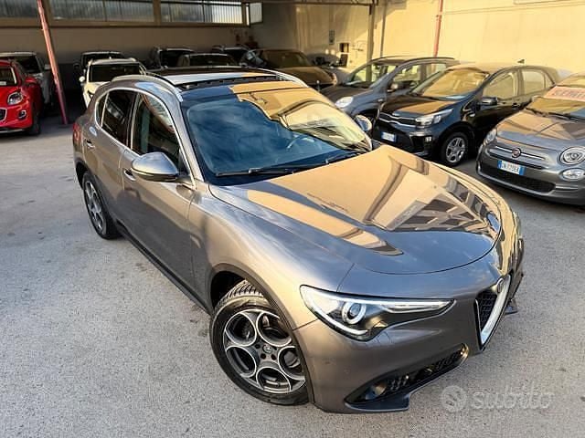 Usata Alfa Romeo Stelvio Executive 210 CV (154 kW) 2017 Grigio scuro SUV