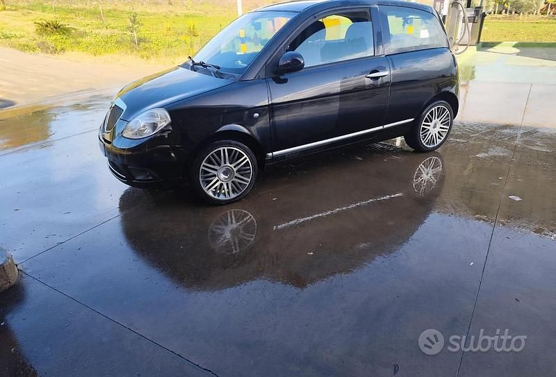 Usata Lancia Ypsilon 75 CV (55 kW) 2011 Nero Utilitaria