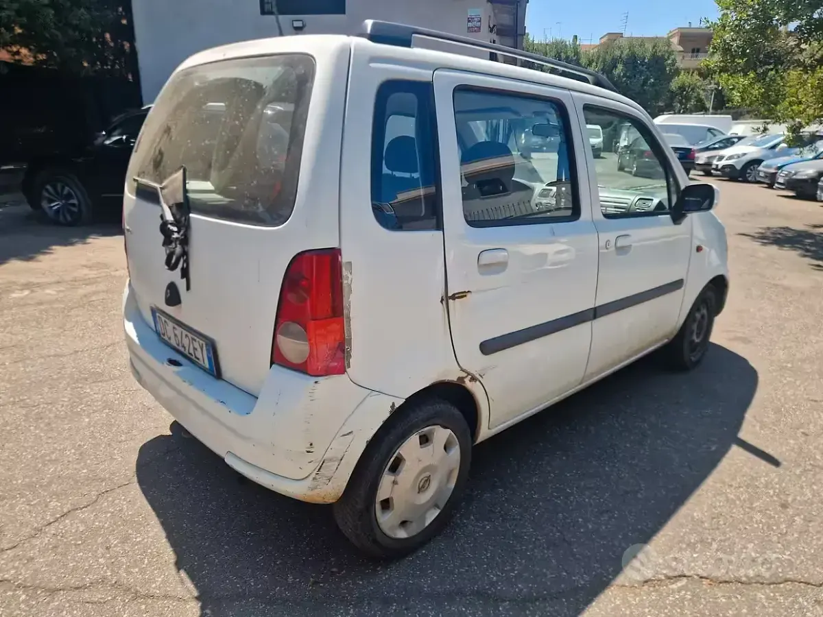 Usata Opel Agila 60 CV (44 kW) 2006 Bianco Utilitaria