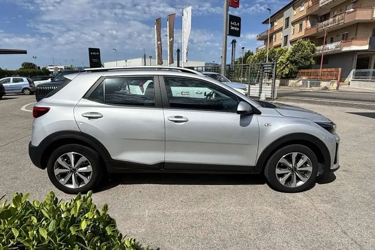 Usata Kia Stonic Urban 84 CV (61 kW) 2023 Argento SUV