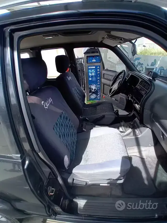 Usata Isuzu Trooper 159 CV (116 kW) 1999 Nero SUV