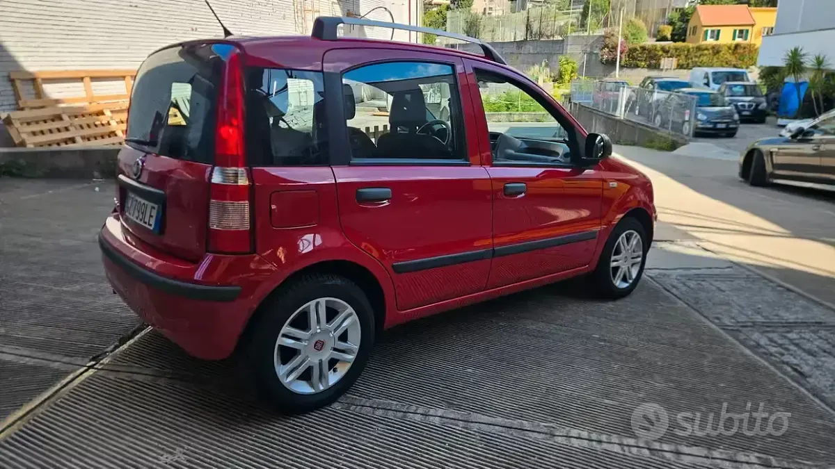 Usata Fiat Panda Emotion 69 CV (50 kW) 2012 Rosso Utilitaria