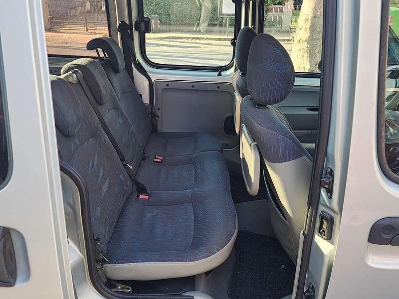 Usado Renault Kangoo 65 CV (47 kW) 2007 Monovolumen
