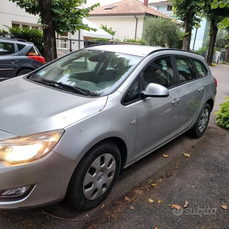 Usata Opel Astra 60 CV (44 kW) 2012 Grigio Station wagon