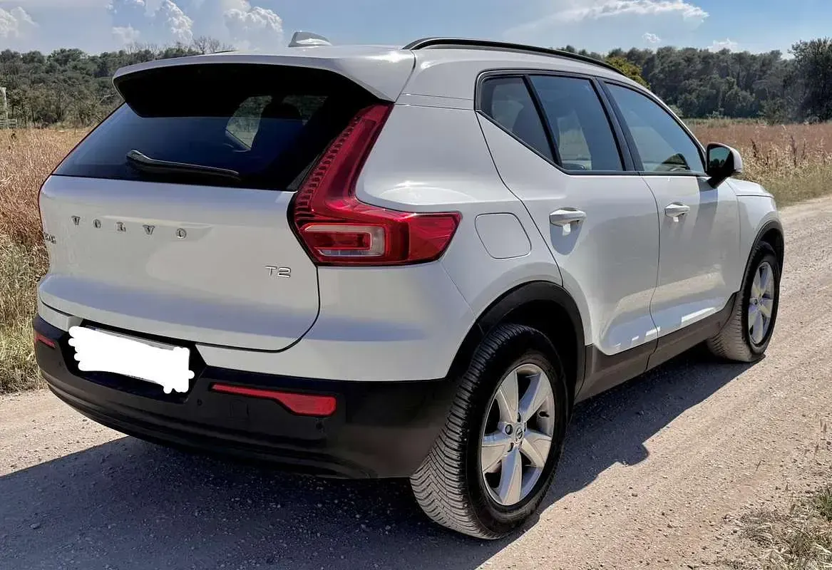 Usata Volvo XC40 Momentum 129 CV (94 kW) 2021 Bianco SUV