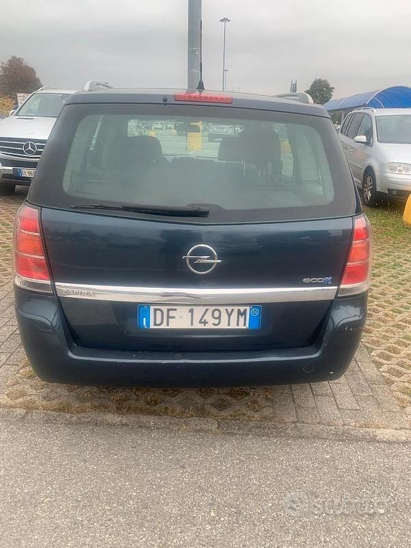 Usata Opel Zafira 2006 Blu Monovolume