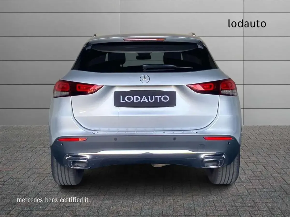 Usata Mercedes GLA200 150 CV (110 kW) 2022 Argento SUV